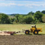 Se requieren operadores de maquinaria agrícola en granja